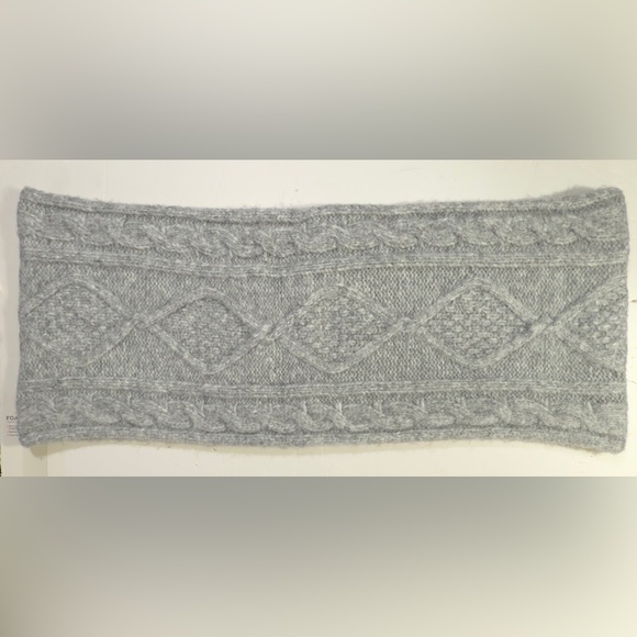 Old Navy heather gray knit infinity scarf Women’s winter outdoor accessories OS - Picture 3 of 5